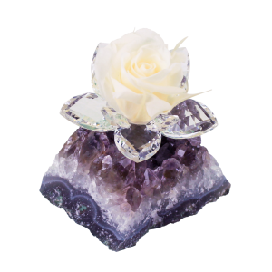 BELLISSIMA PIETRA IN AMETISTA CON UNA ROSA STABILIZZATA E GOCCE DI CRISTALLO. AMETYST. 21.291.BIANCO